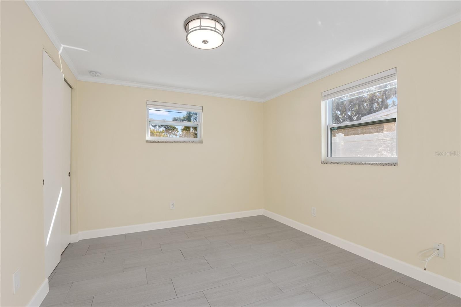 Listing photo id 24 for 9203 51st Street N