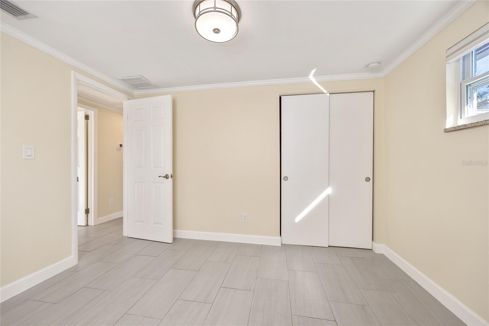 Listing photo id 25 for 9203 51st Street N