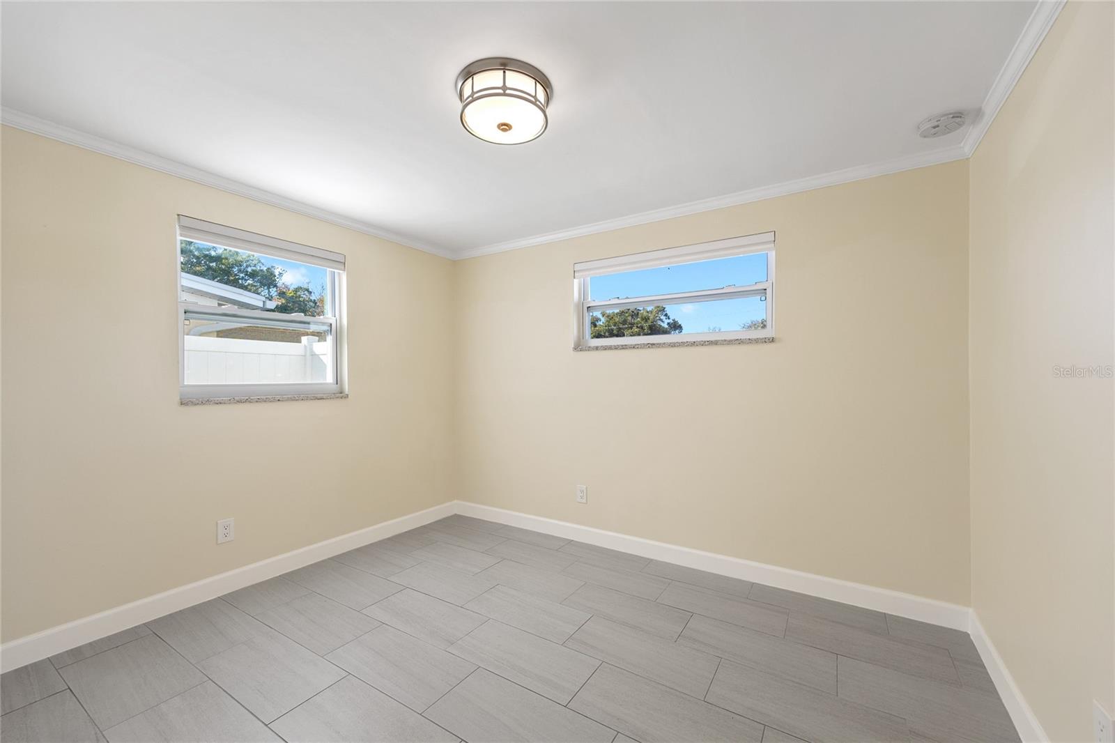 Listing photo id 27 for 9203 51st Street N