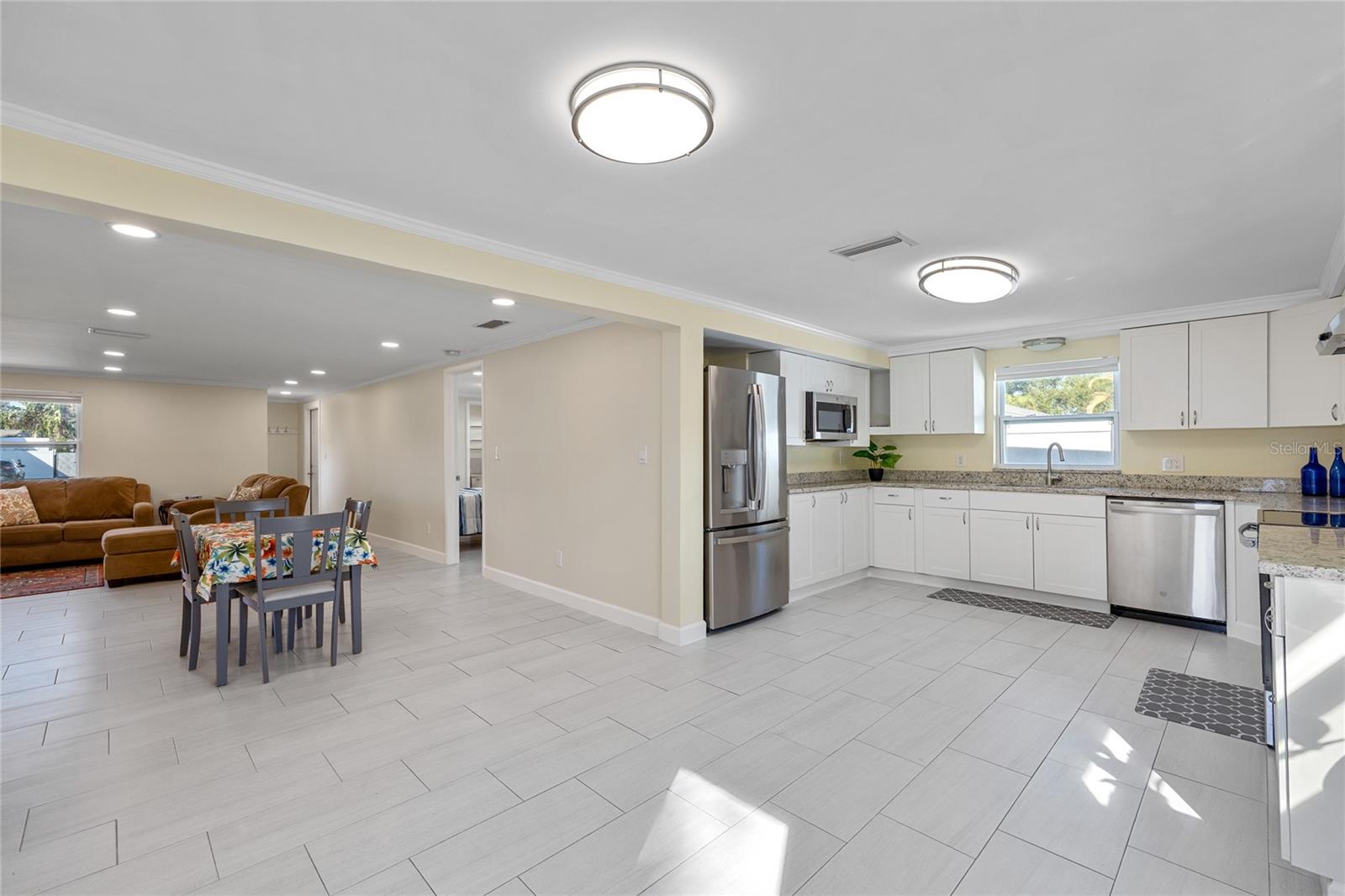 Listing photo id 1 for 9203 51st Street N