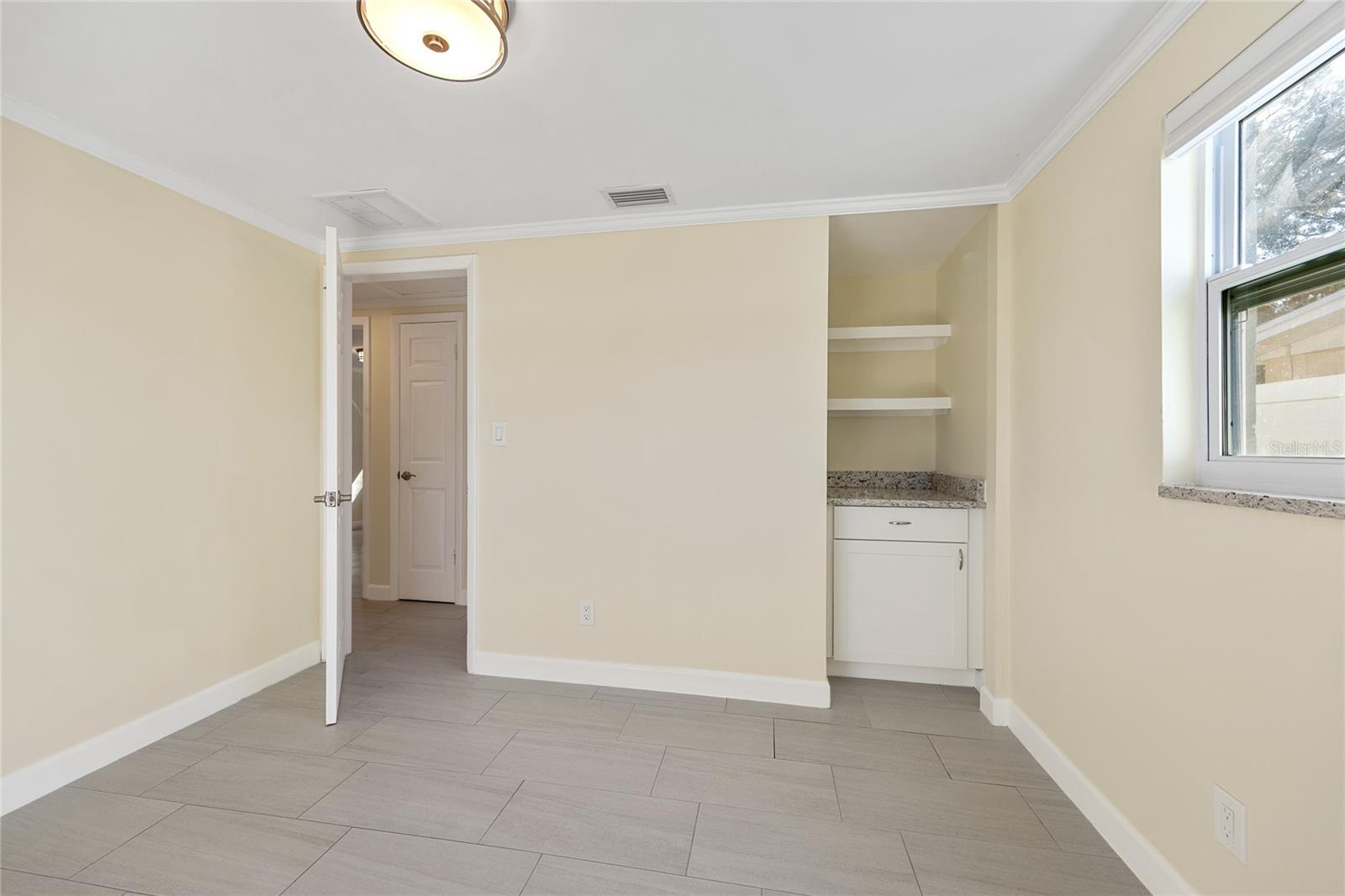 Listing photo id 28 for 9203 51st Street N