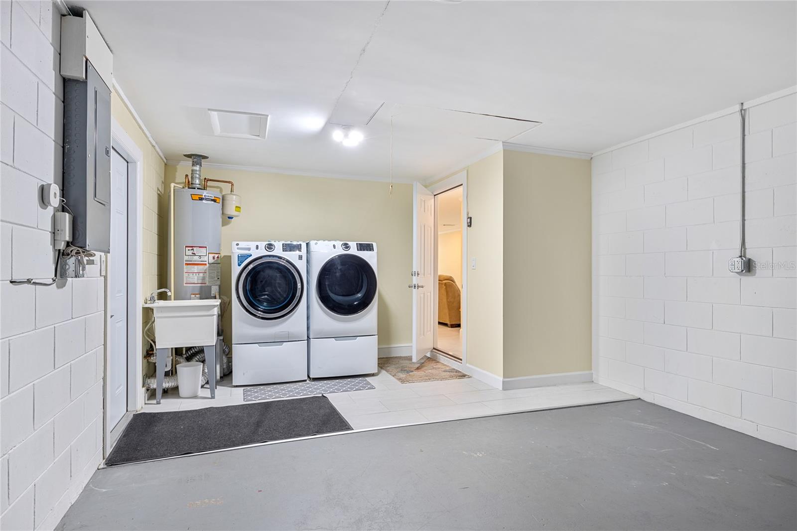 Listing photo id 31 for 9203 51st Street N