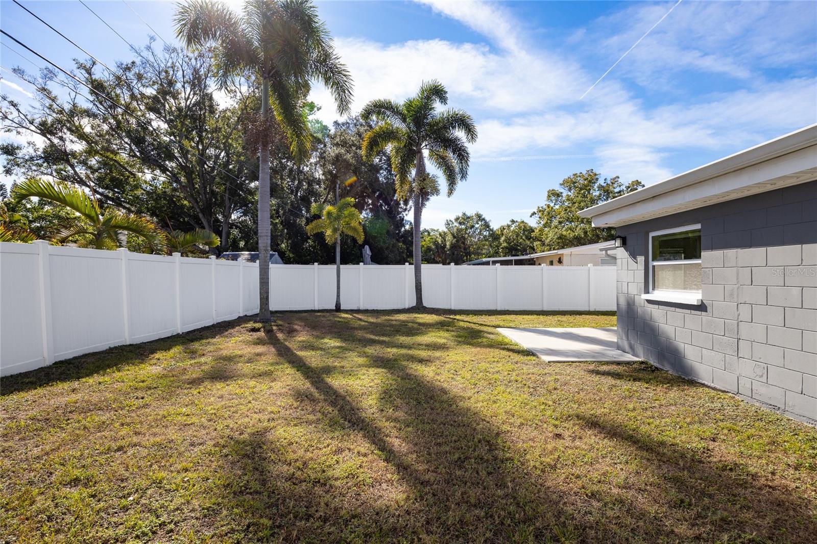 Listing photo id 34 for 9203 51st Street N