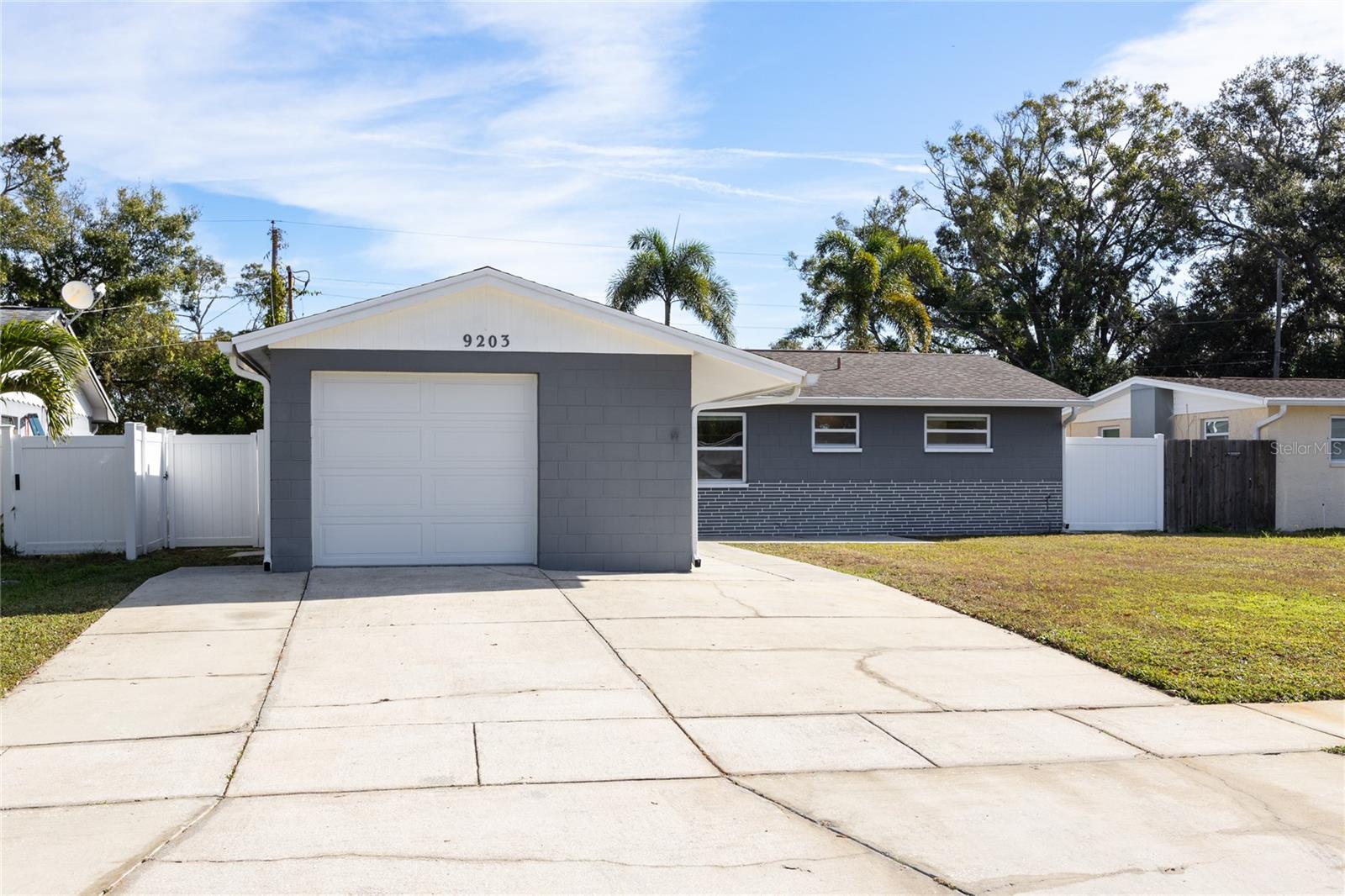 Listing photo id 35 for 9203 51st Street N