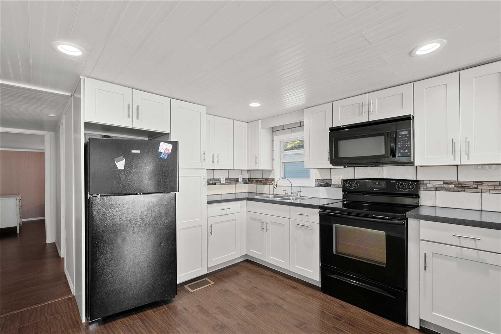 Image 7 of 26 For 585 Sky Harbor Drive 209