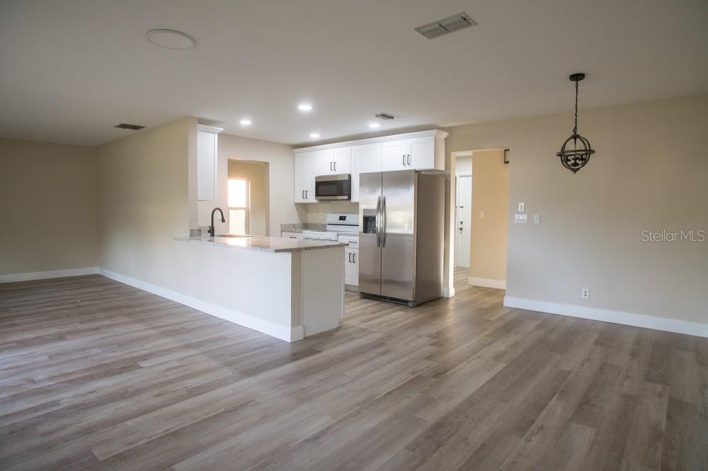 Image 12 of 37 For 1350 Glengarry Drive