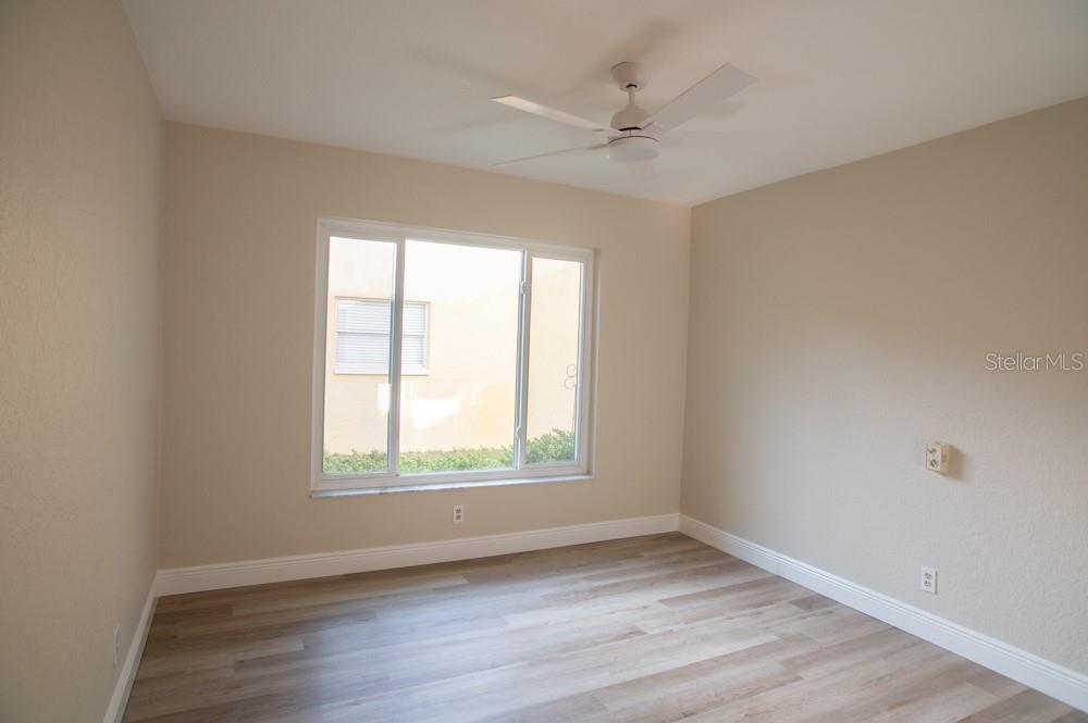 Image 15 of 37 For 1350 Glengarry Drive