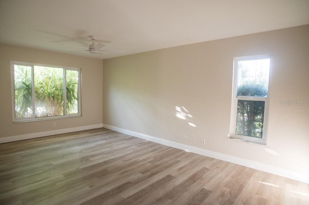 Image 20 of 37 For 1350 Glengarry Drive