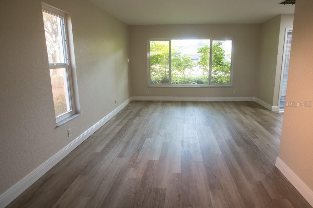 Image 3 of 37 For 1350 Glengarry Drive