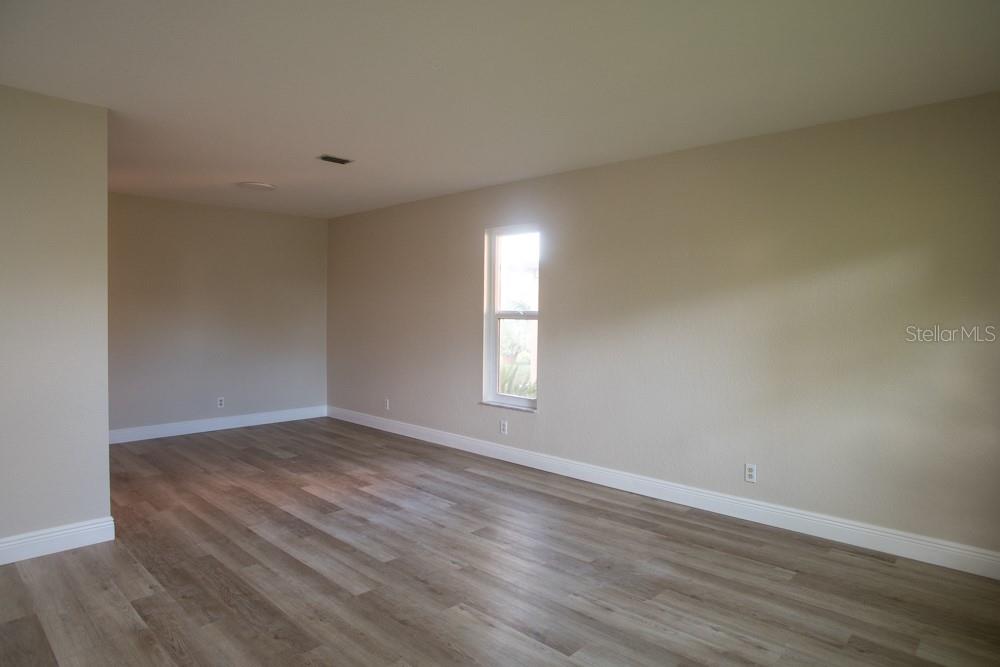 Image 4 of 37 For 1350 Glengarry Drive