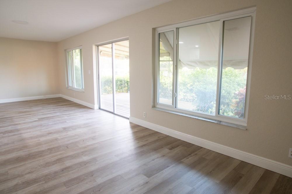 Image 7 of 37 For 1350 Glengarry Drive