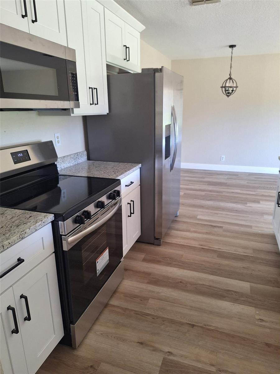 Image 8 of 37 For 1350 Glengarry Drive