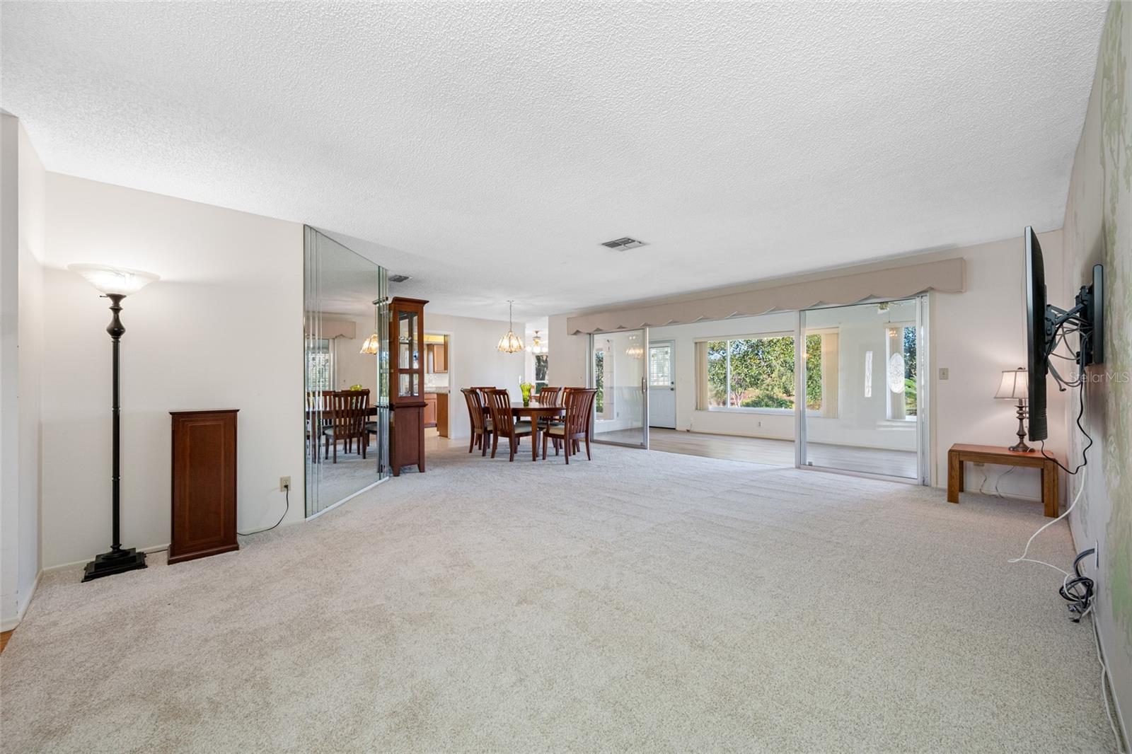 Listing photo id 8 for 3491 Links Court