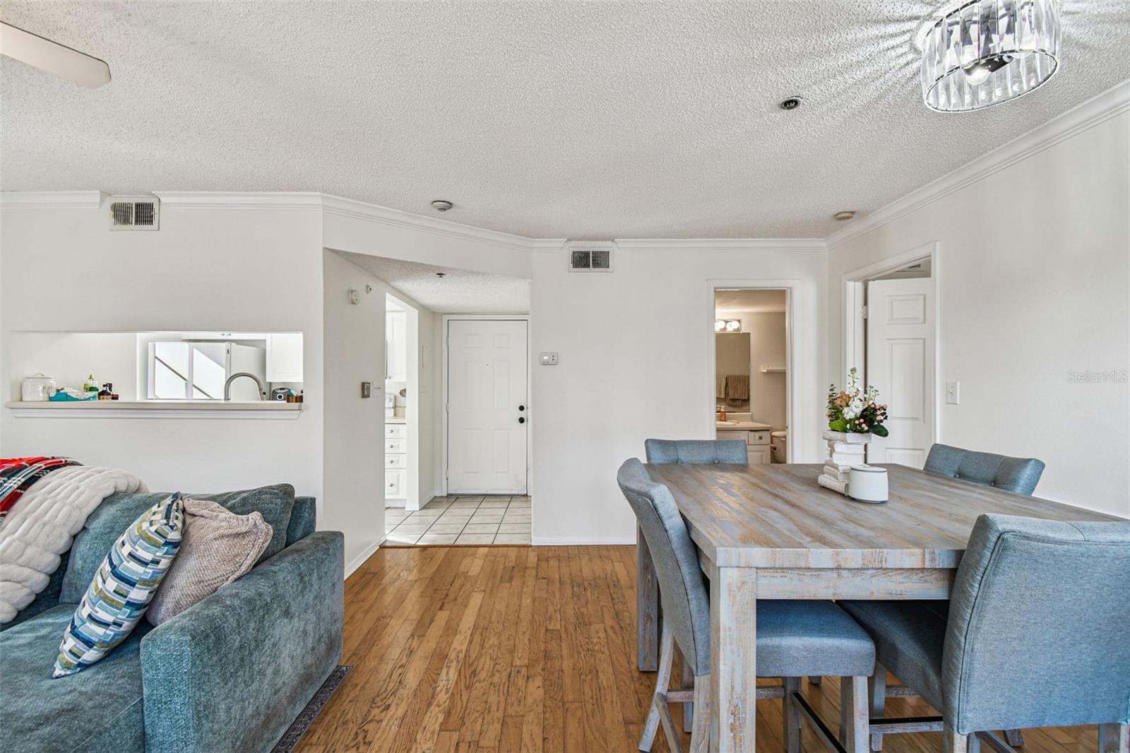 Listing photo id 11 for 1000 Horatio Street 212