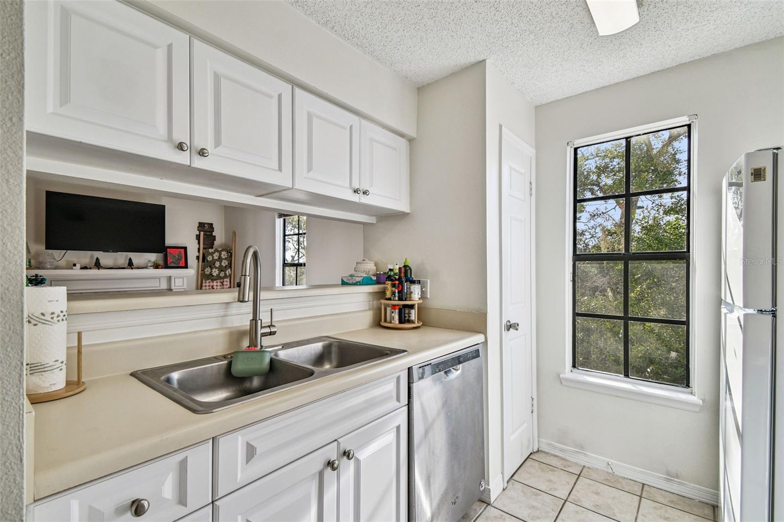 Listing photo id 16 for 1000 Horatio Street 212