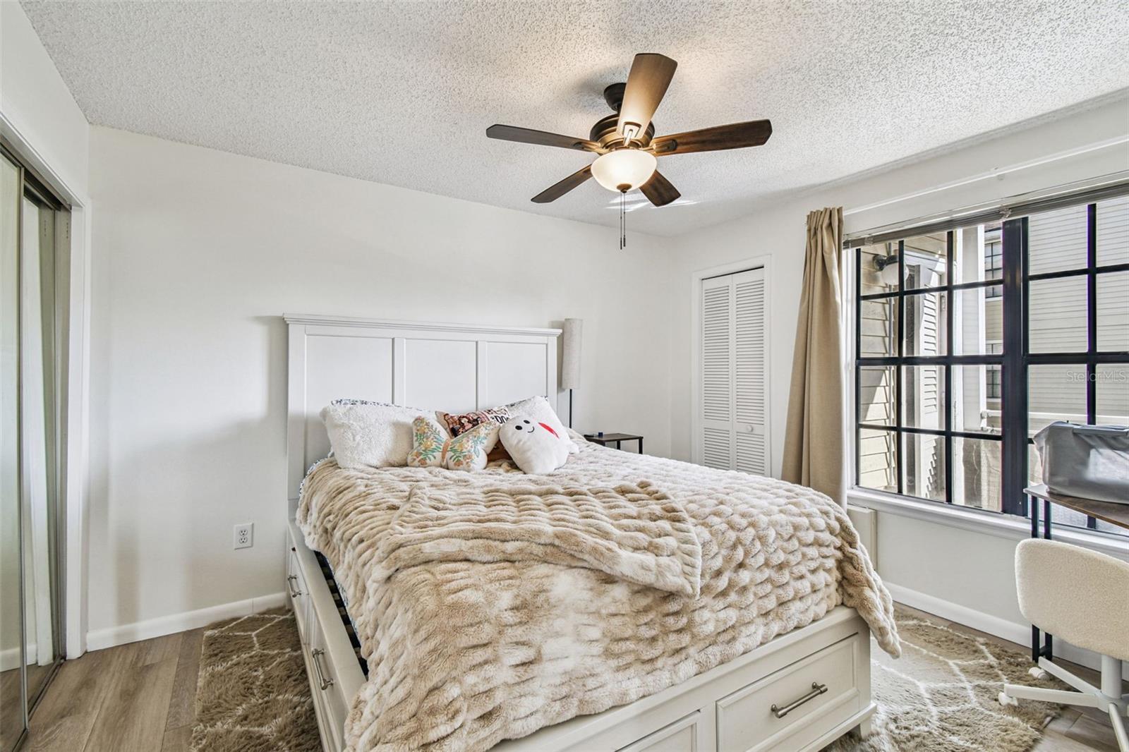 Listing photo id 17 for 1000 Horatio Street 212