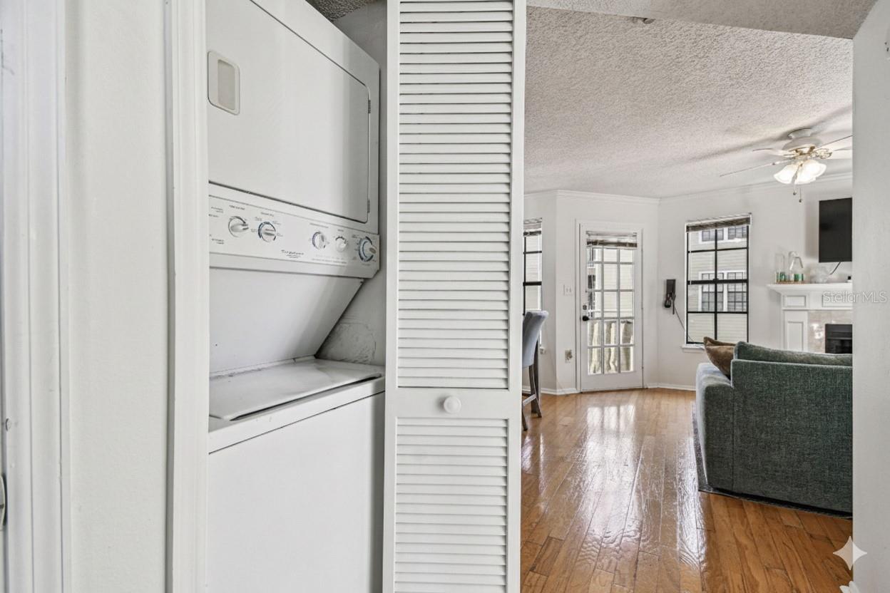 Listing photo id 21 for 1000 Horatio Street 212