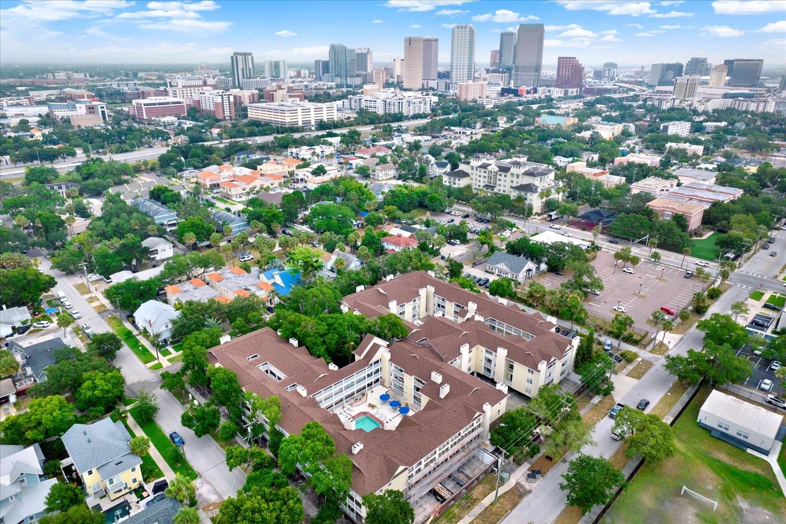 Listing photo id 3 for 1000 Horatio Street 212