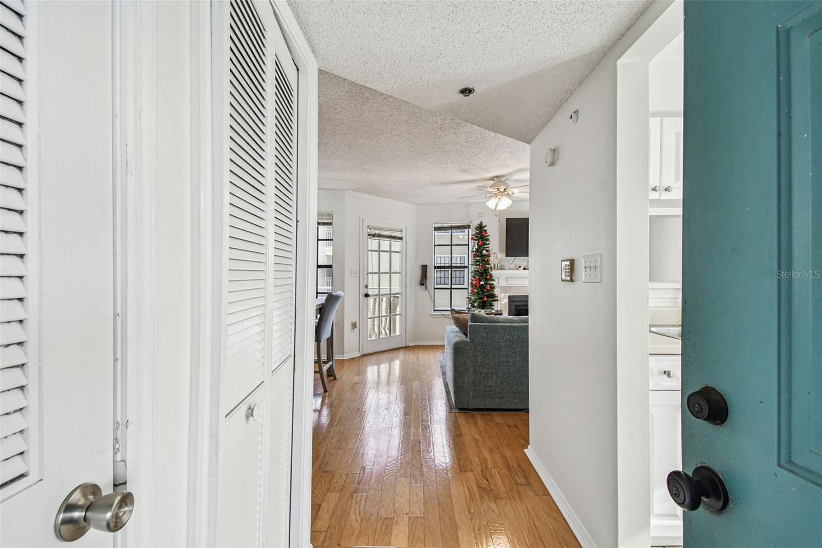 Listing photo id 4 for 1000 Horatio Street 212