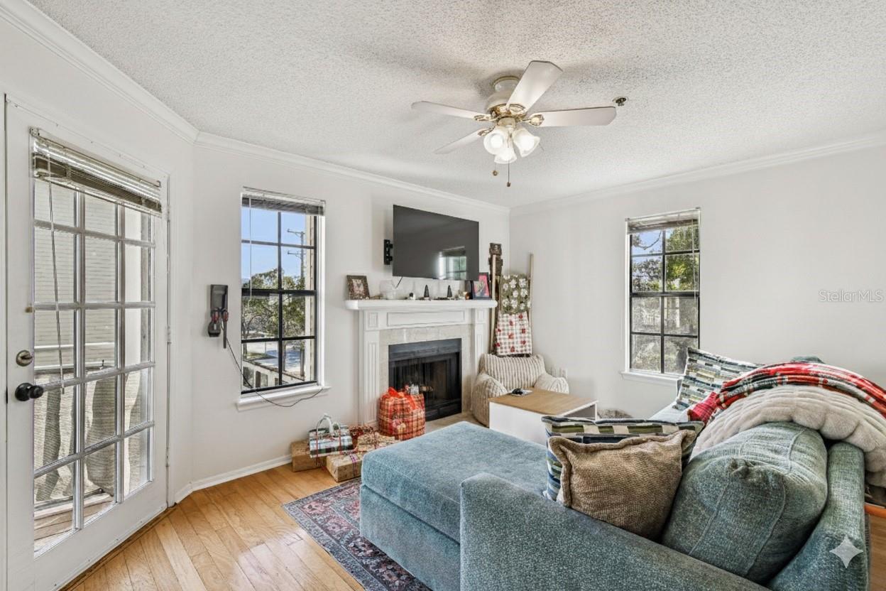 Listing photo id 5 for 1000 Horatio Street 212