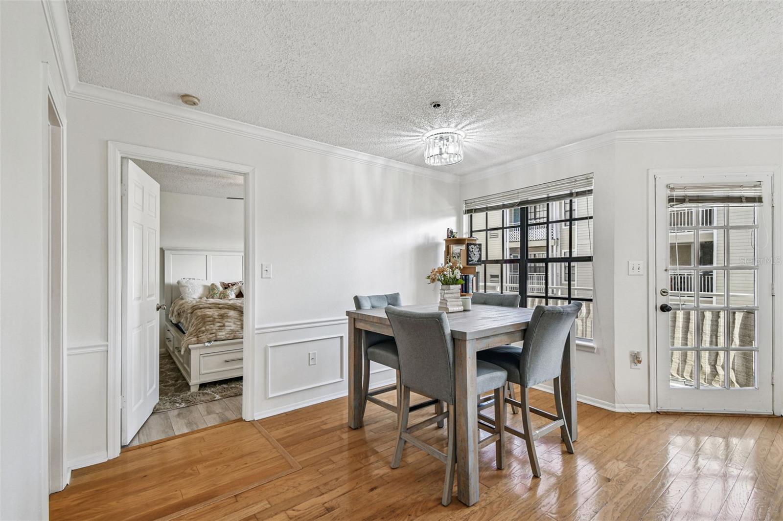 Listing photo id 6 for 1000 Horatio Street 212