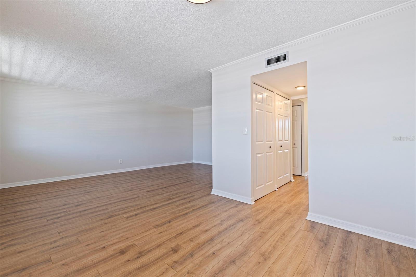 Image 14 of 30 For 4890 Bay Street Ne 330