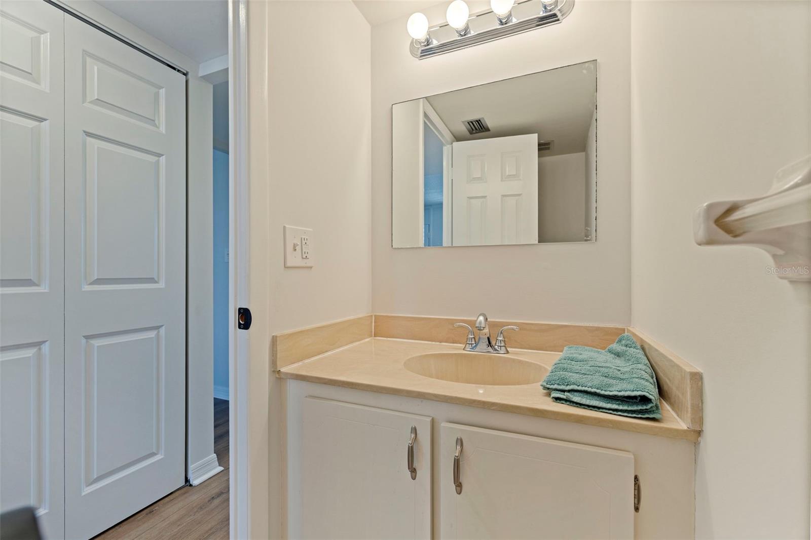 Image 16 of 30 For 4890 Bay Street Ne 330