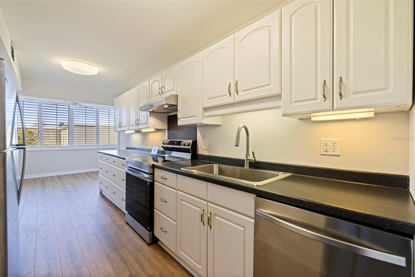 Image 18 of 30 For 4890 Bay Street Ne 330