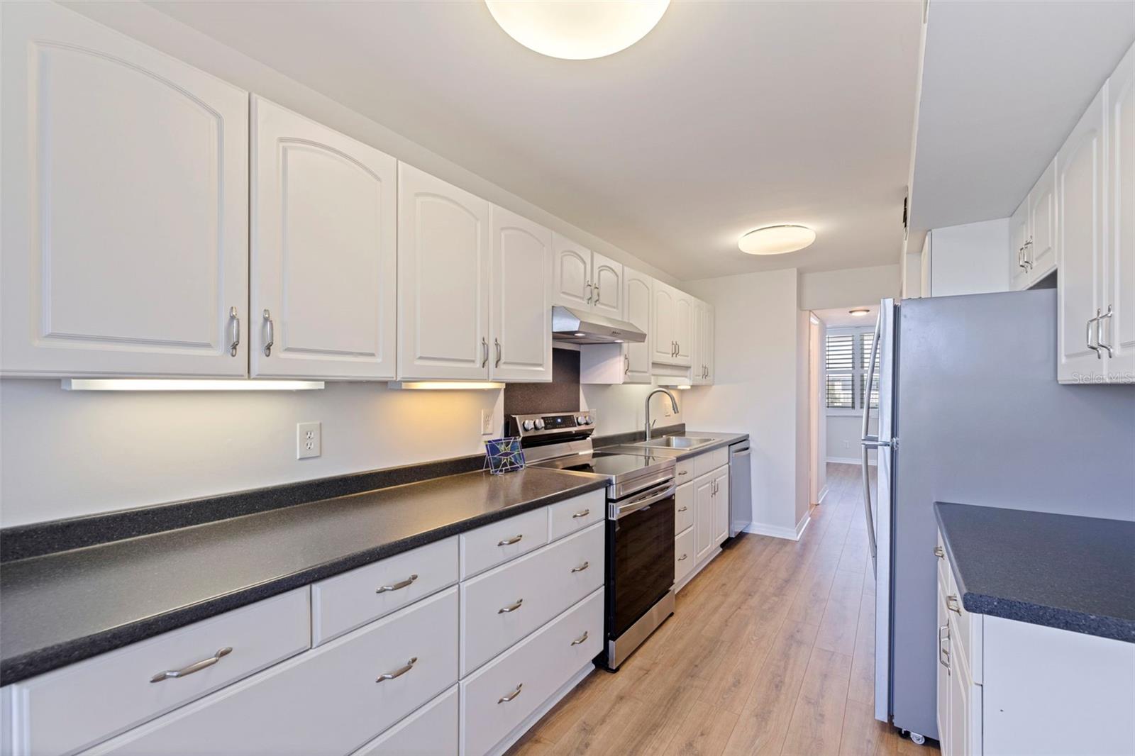 Image 19 of 30 For 4890 Bay Street Ne 330