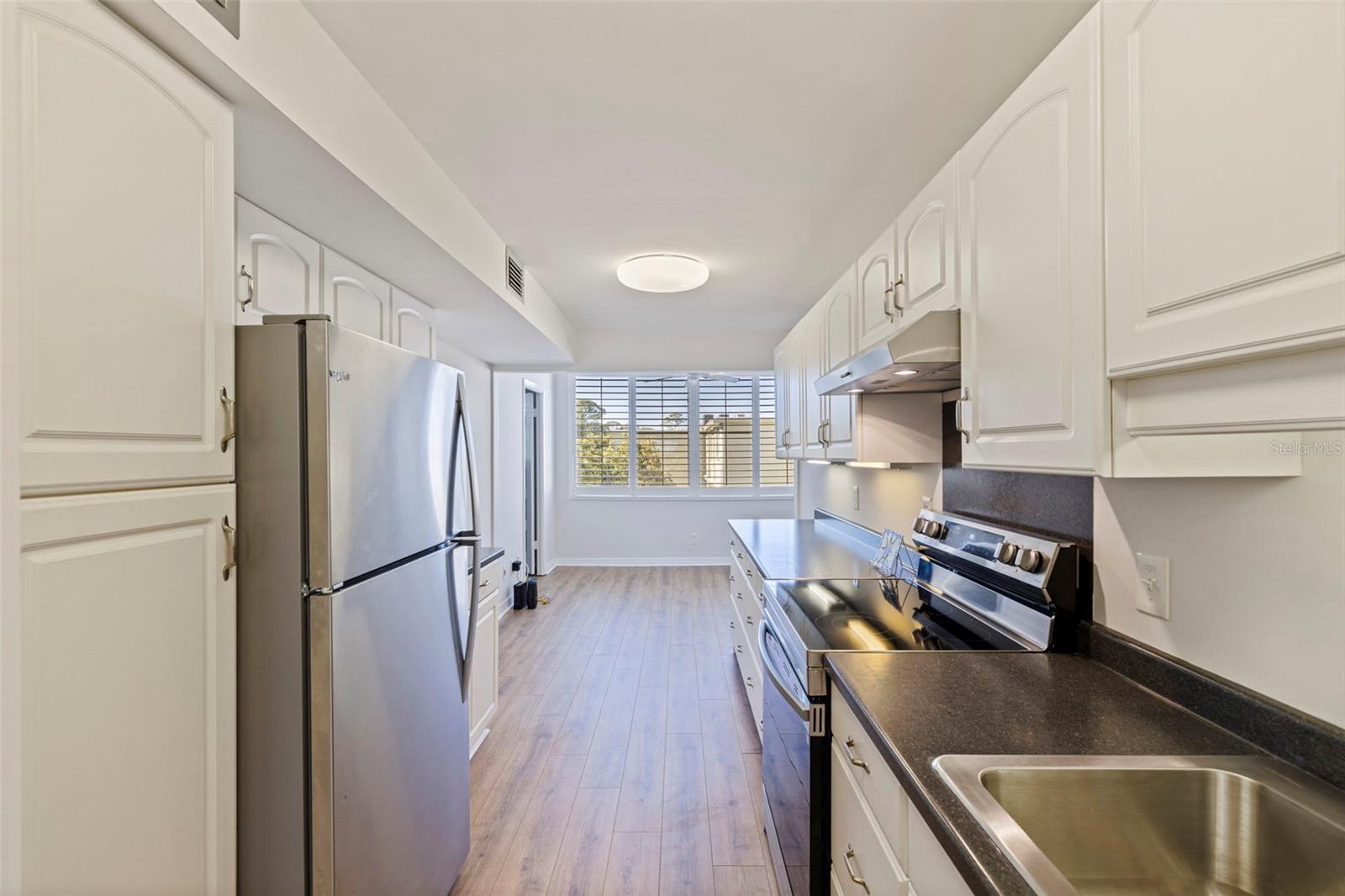 Image 21 of 30 For 4890 Bay Street Ne 330