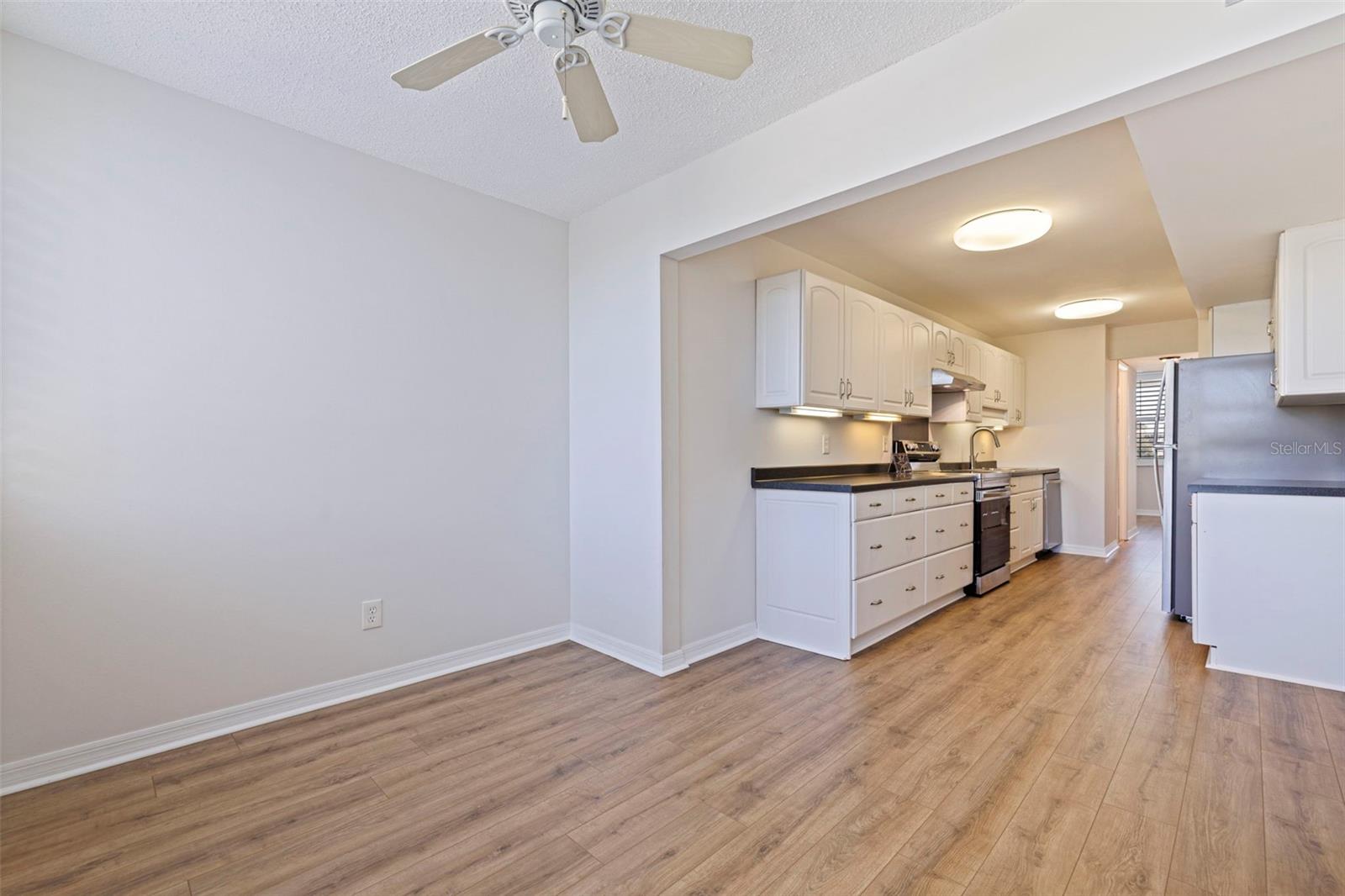 Image 23 of 30 For 4890 Bay Street Ne 330