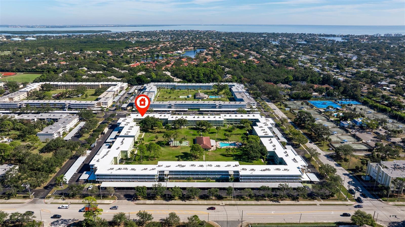 Listing photo id 30 for 4890 Bay Street Ne 330