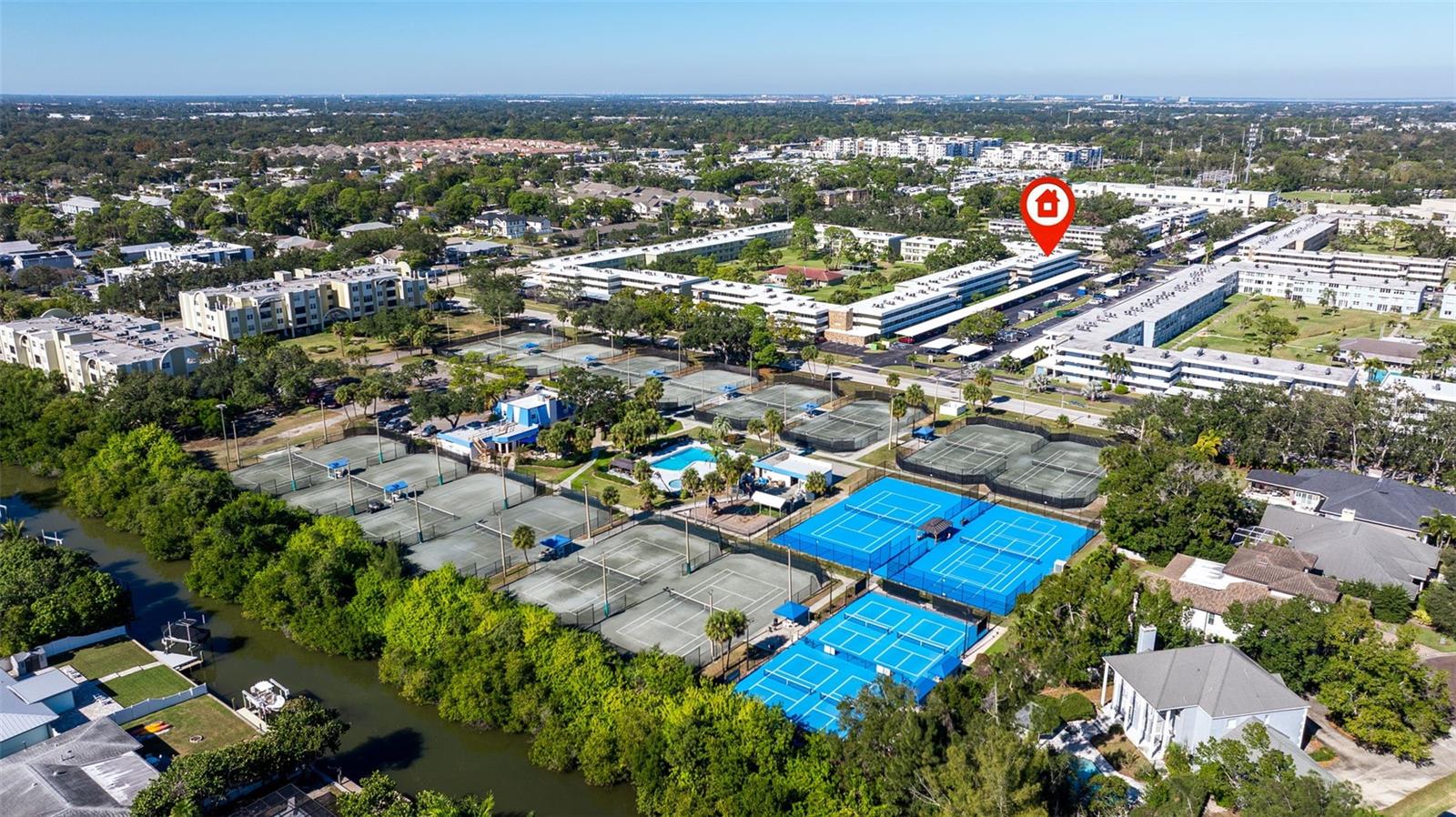 Listing photo id 31 for 4890 Bay Street Ne 330