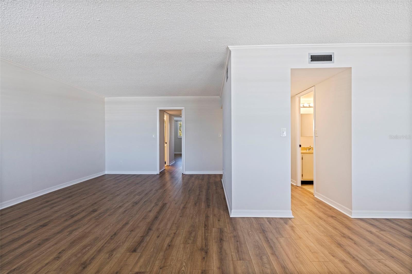 Image 9 of 30 For 4890 Bay Street Ne 330