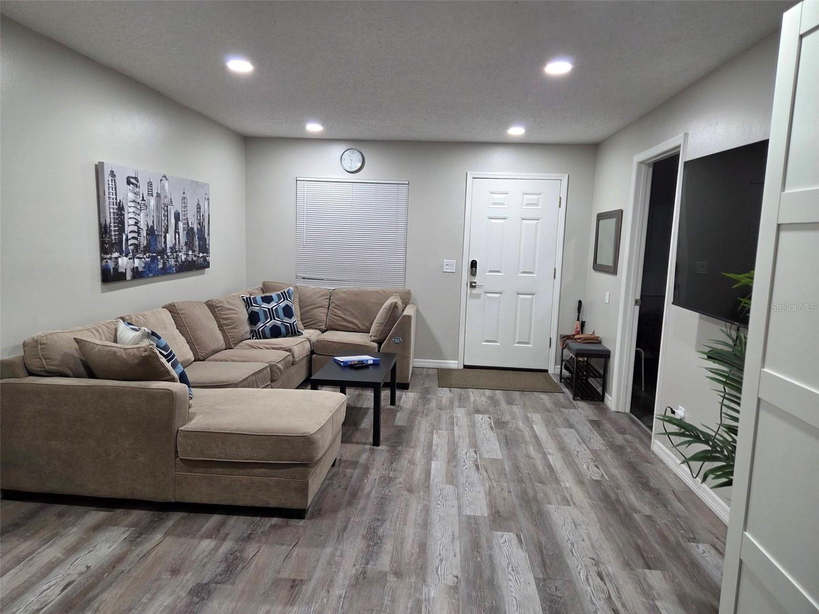 Listing photo id 24 for 8024 Candlewoode Drive