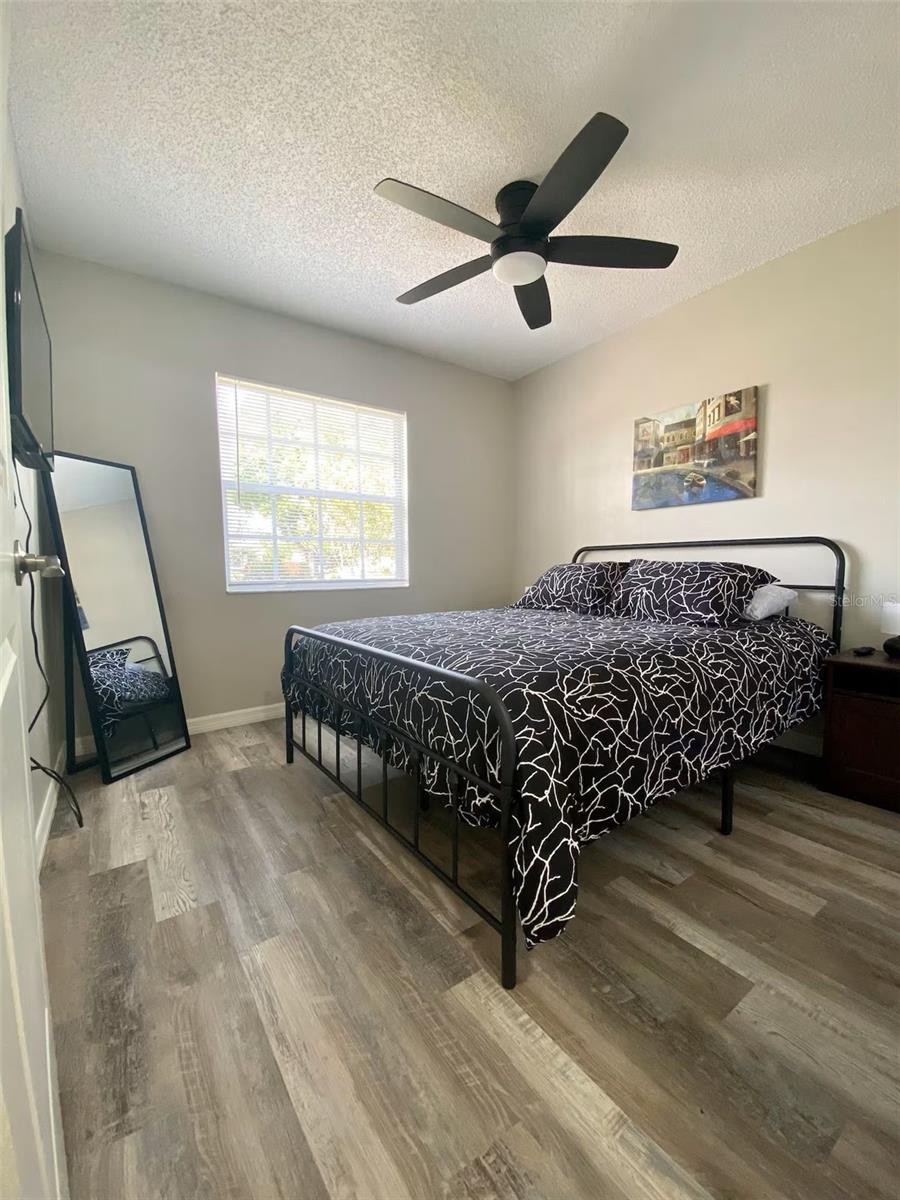 Listing photo id 4 for 8024 Candlewoode Drive