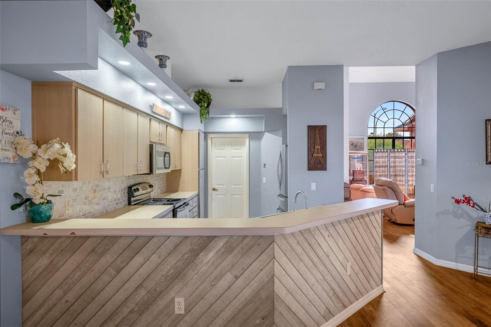 Image 14 of 38 For 4401 Plumosa Street