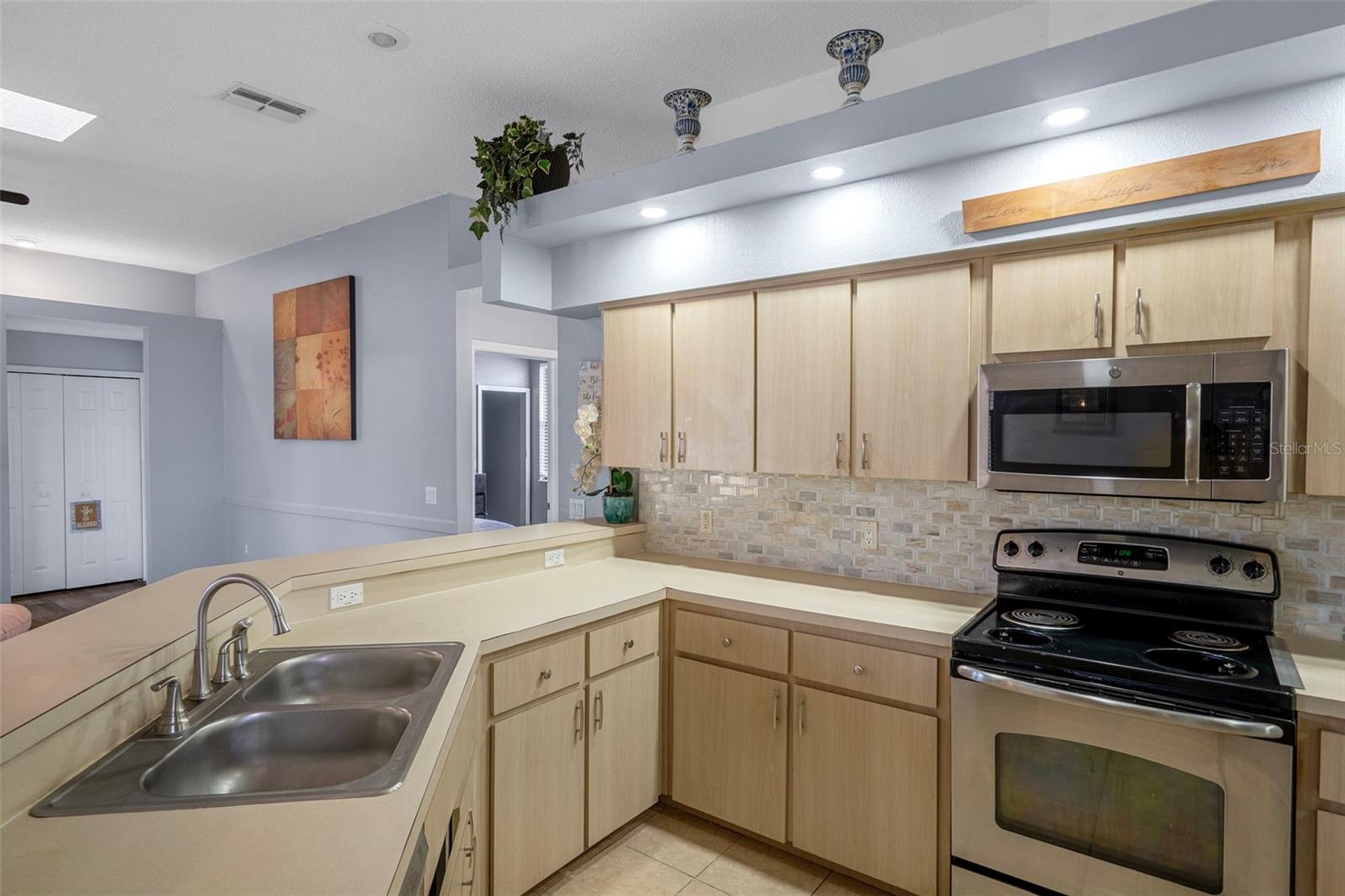 Image 16 of 38 For 4401 Plumosa Street