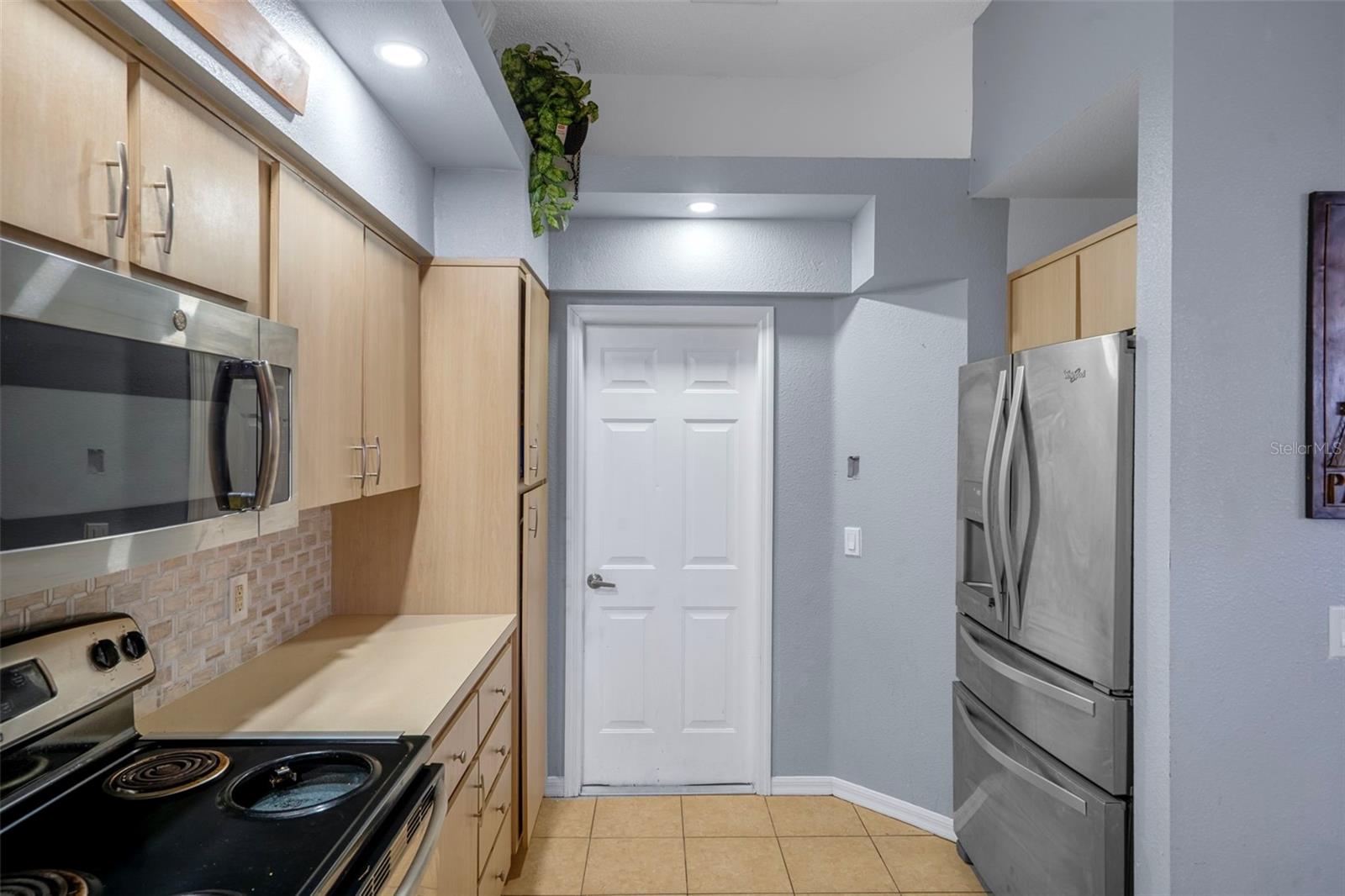 Image 18 of 38 For 4401 Plumosa Street