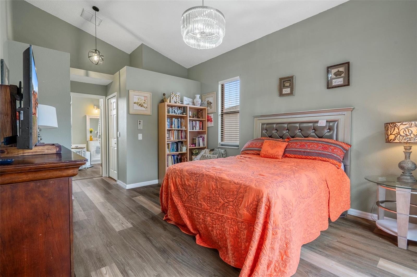 Image 19 of 38 For 4401 Plumosa Street