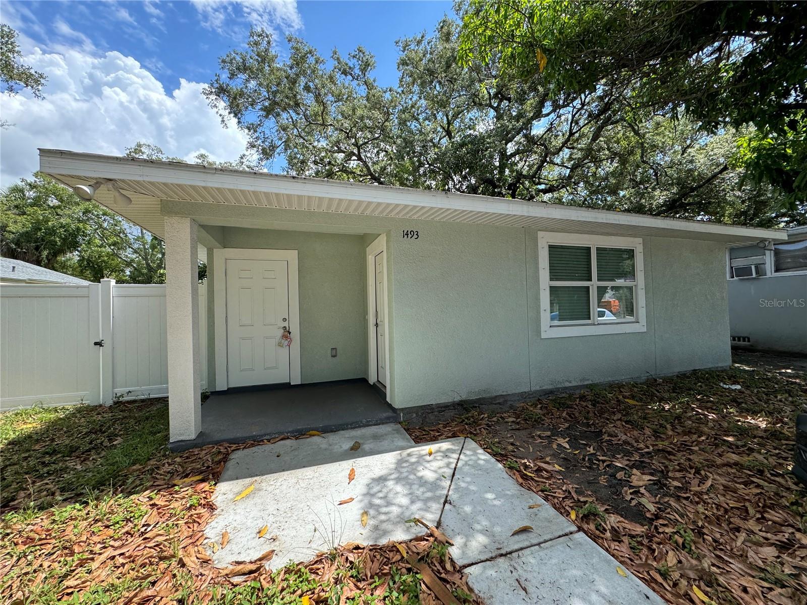 Listing photo id 11 for 1493 Cleveland Street