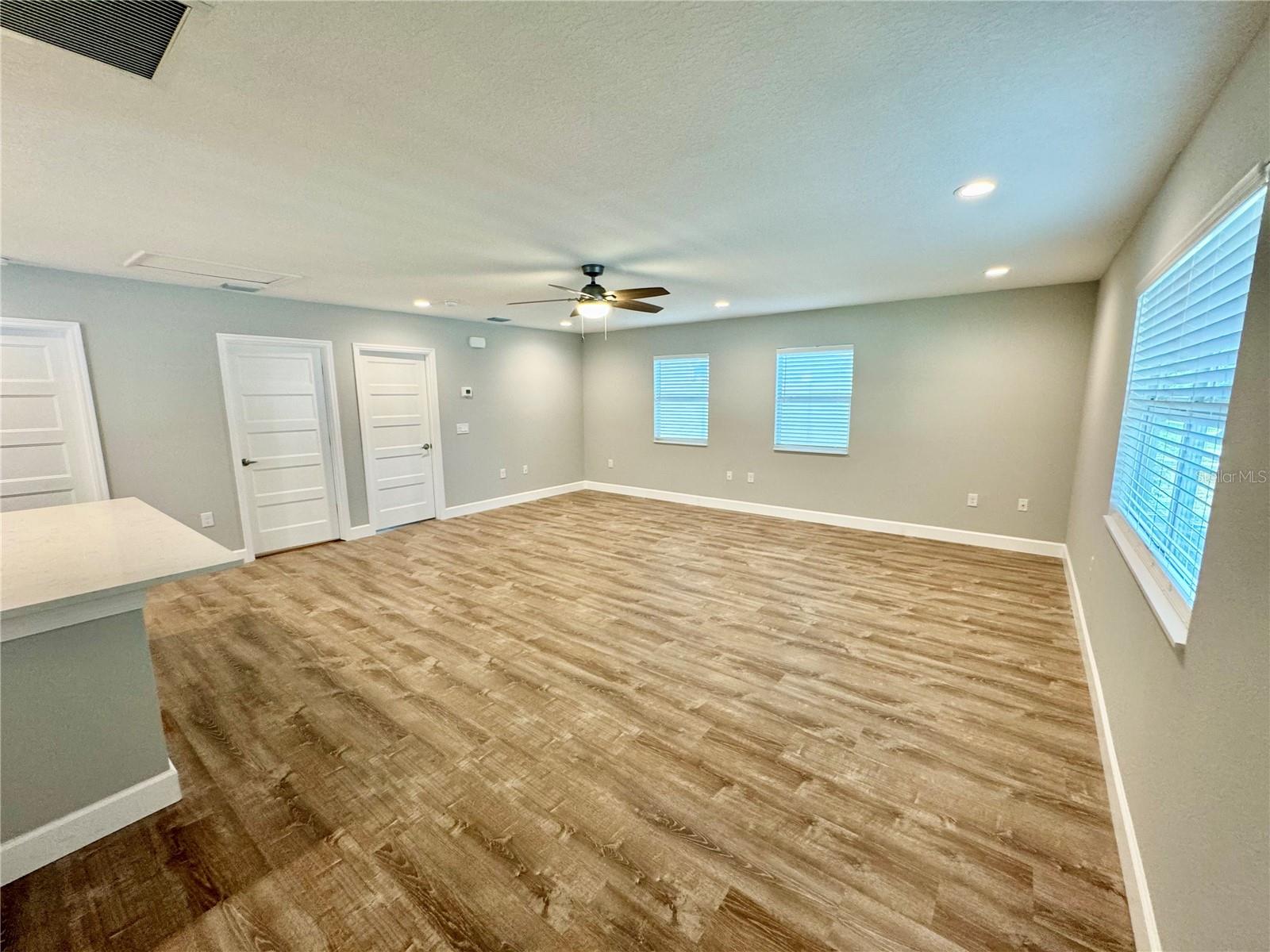 Listing photo id 16 for 1493 Cleveland Street