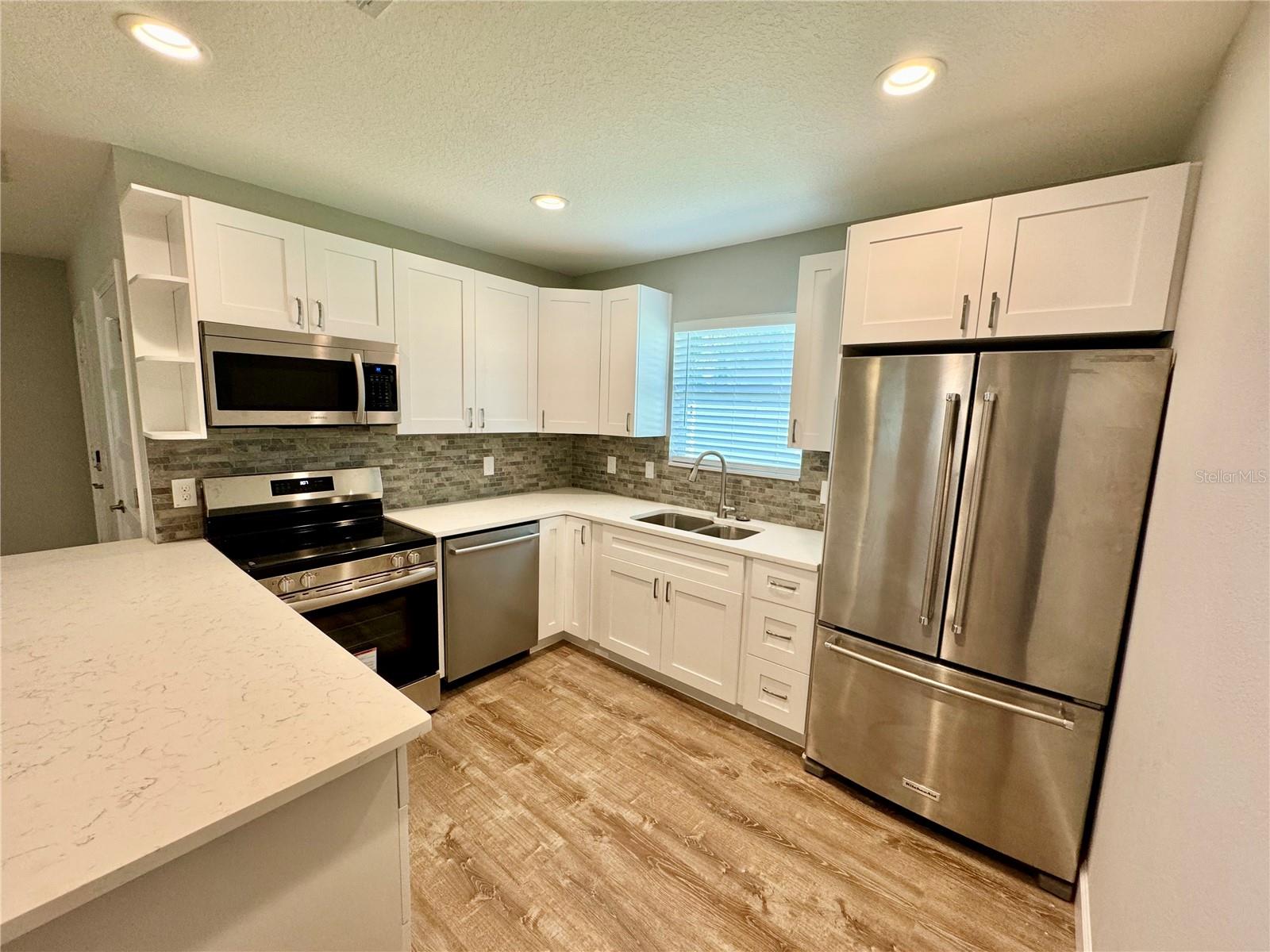 Listing photo id 19 for 1493 Cleveland Street