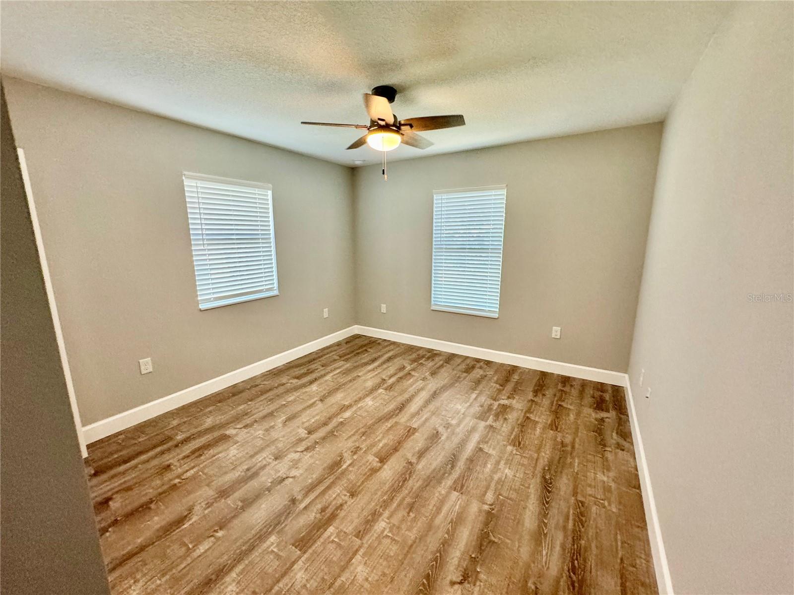 Listing photo id 21 for 1493 Cleveland Street