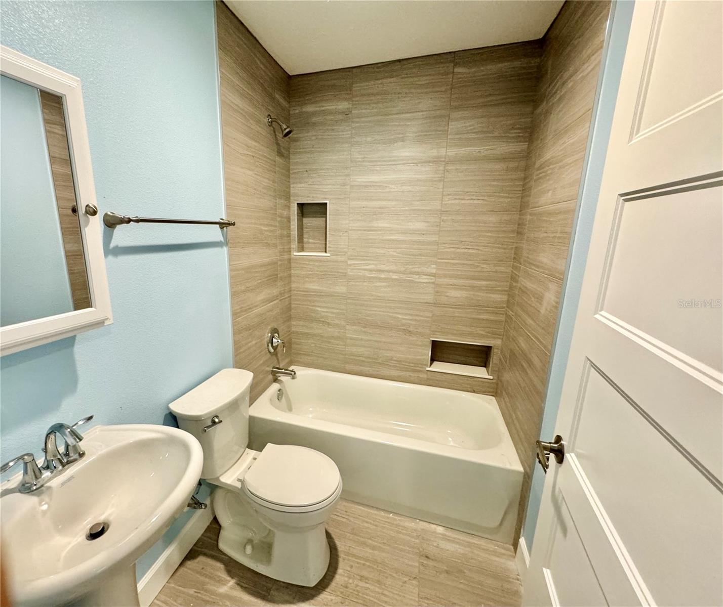 Listing photo id 25 for 1493 Cleveland Street