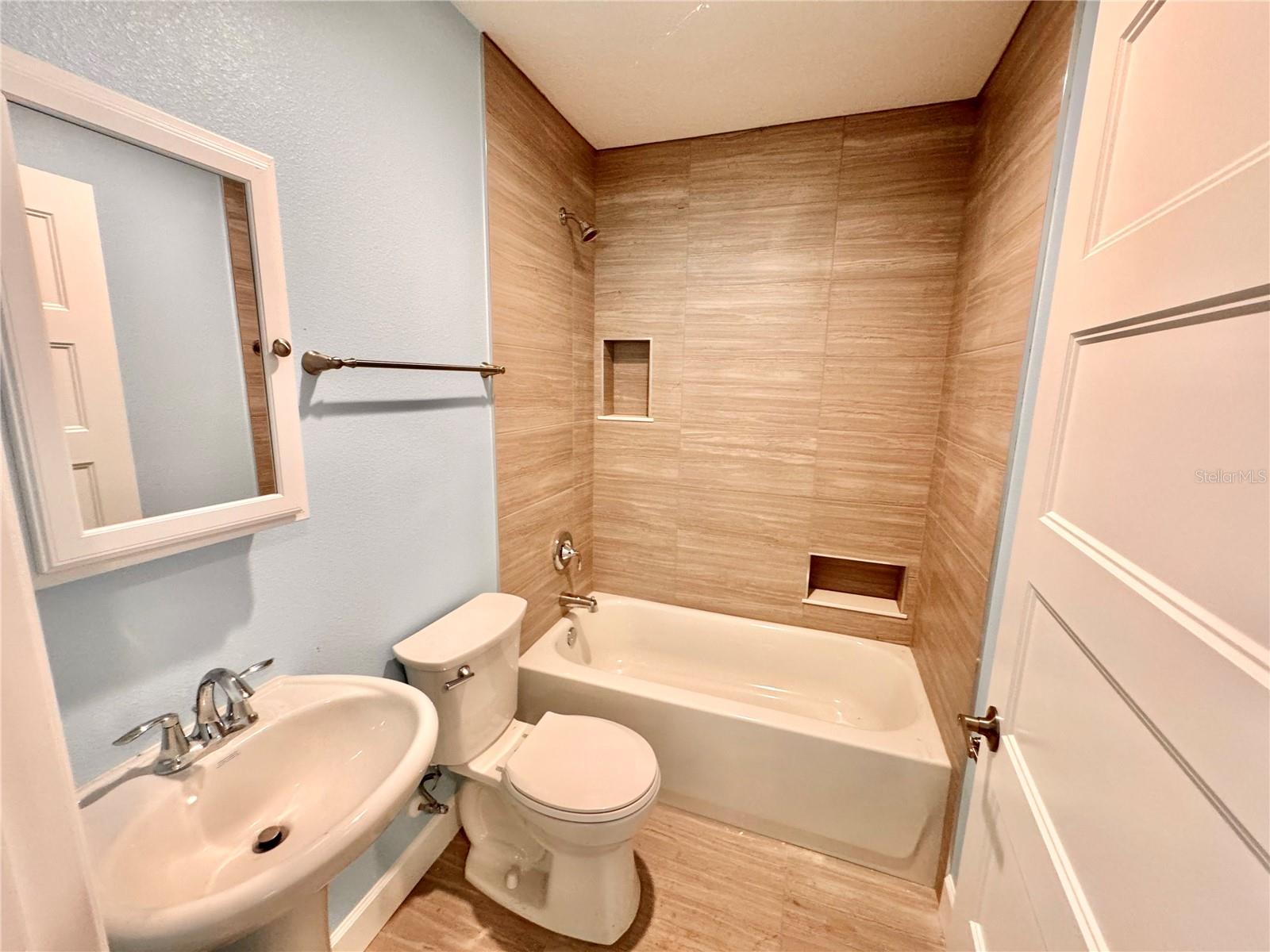 Listing photo id 27 for 1493 Cleveland Street