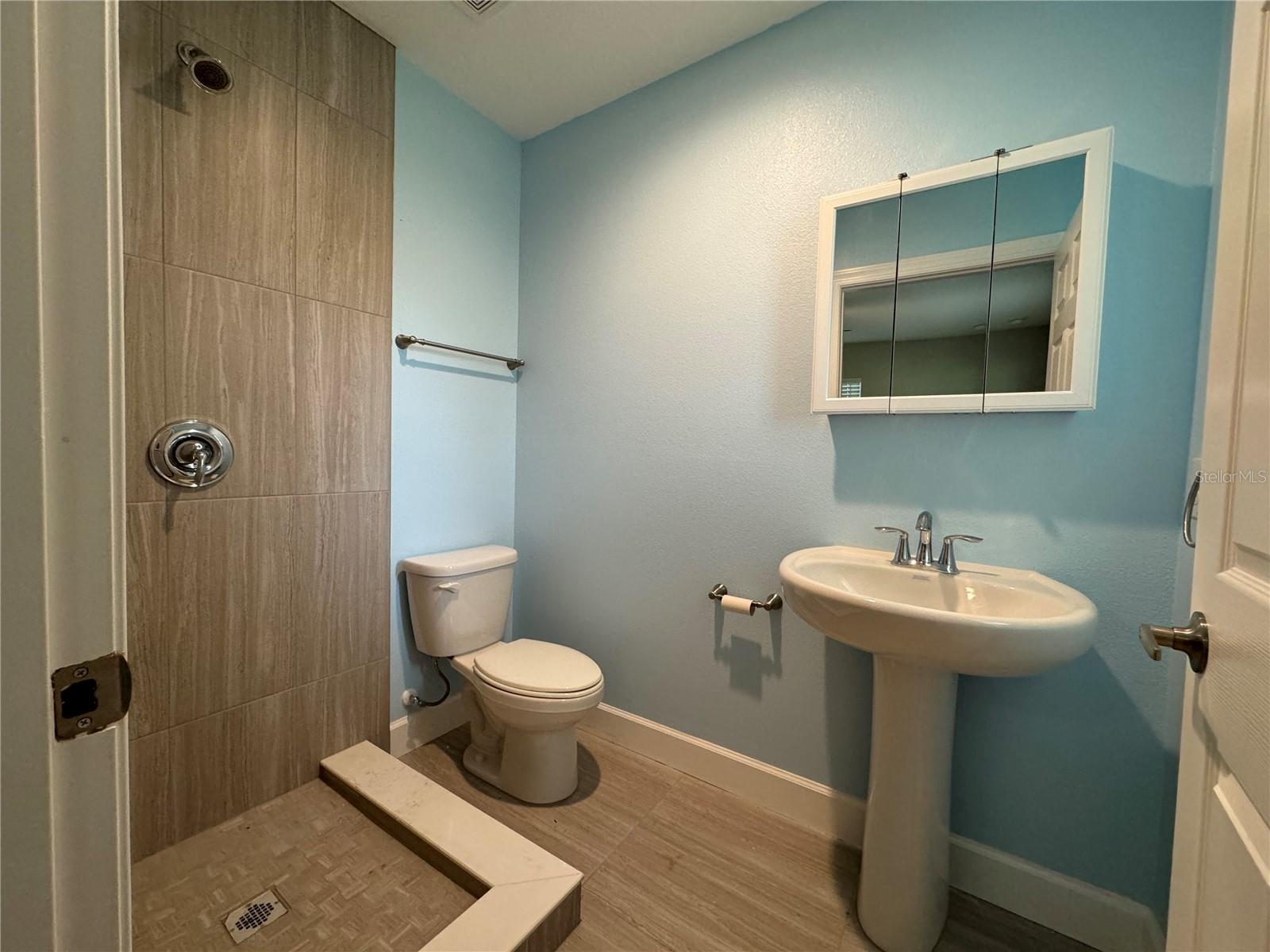 Listing photo id 29 for 1493 Cleveland Street