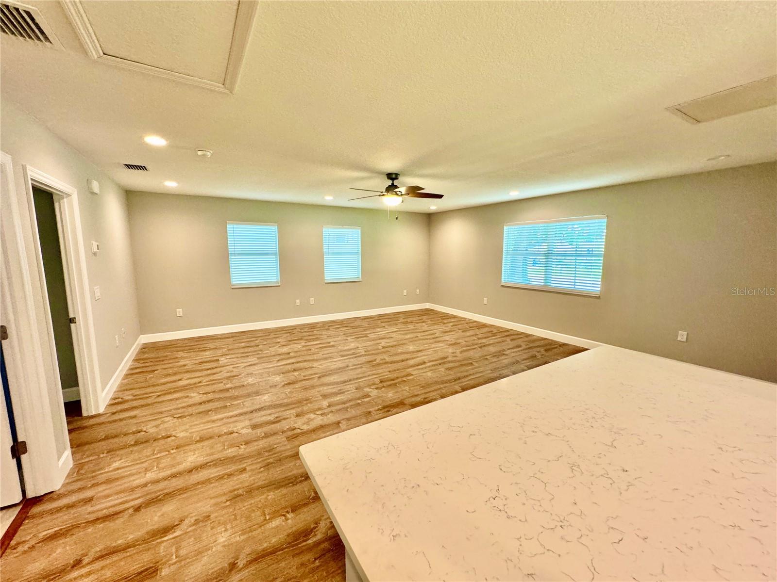 Listing photo id 31 for 1493 Cleveland Street