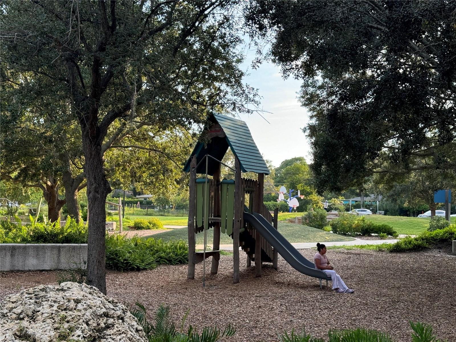 Listing photo id 3 for 1493 Cleveland Street