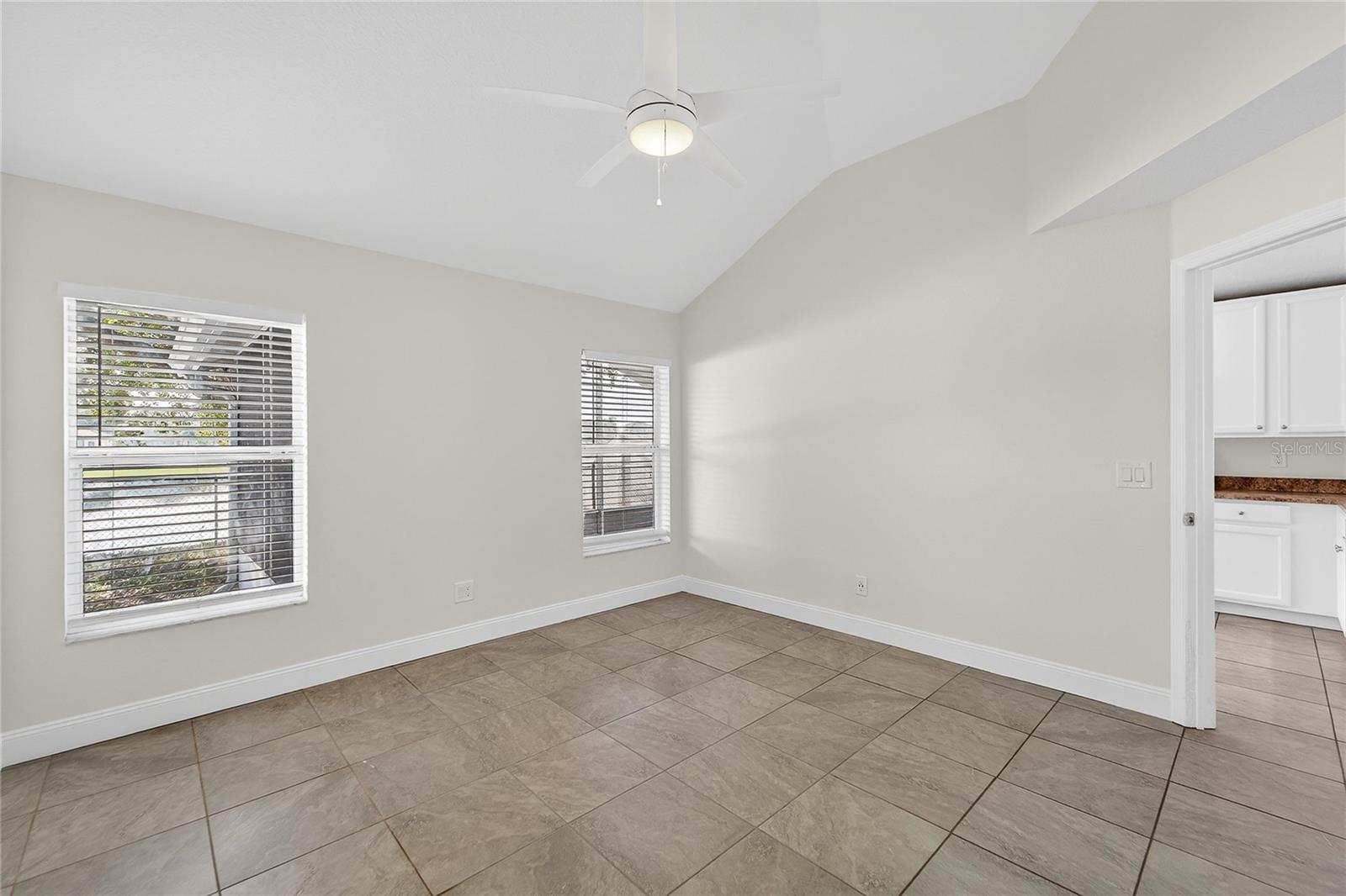 Image 11 of 31 For 10522 Lakeside Vista Drive